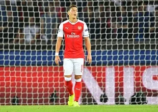 Mesut Özil'in geleceği Wenger'e bağlı