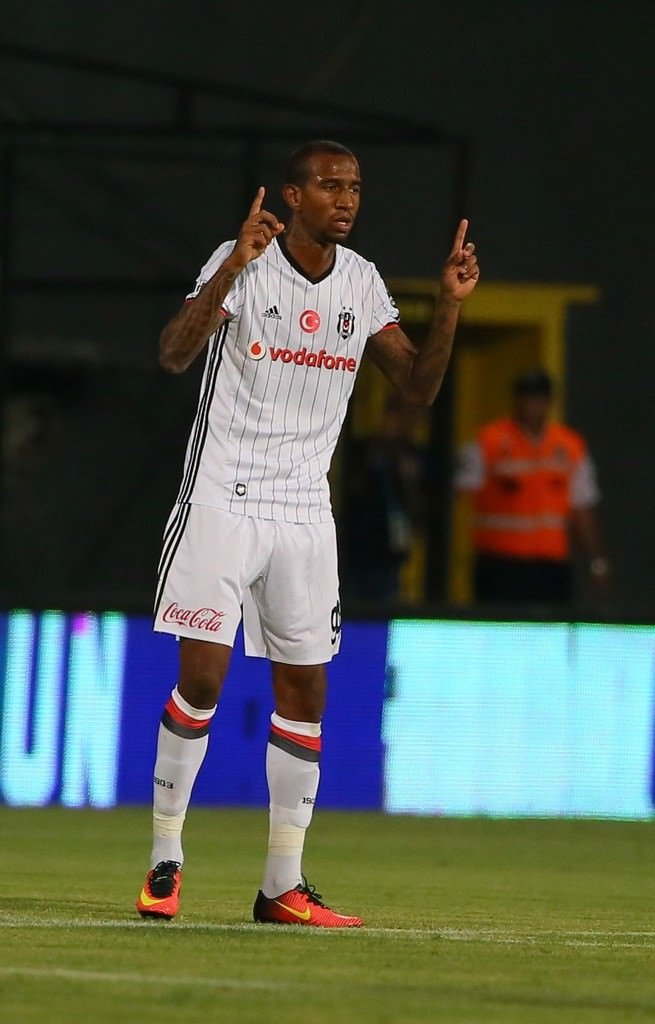 Beşiktaş, Akhisar deplasmanında rahat kazandı