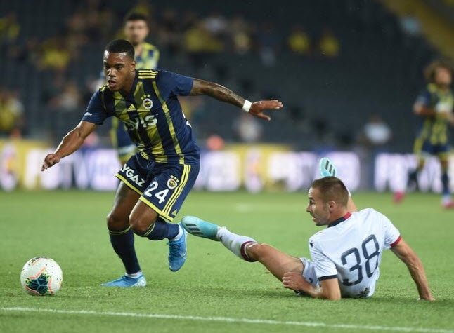 Fenerbahçe-Cagliari maçında dikkat çeken detay! Görenler dönüp bir daha baktı