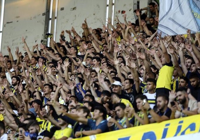 Fenerbahçe-Cagliari maçında dikkat çeken detay! Görenler dönüp bir daha baktı