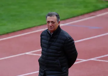 Ahmet Nur Çebi trafik kazası geçirdi