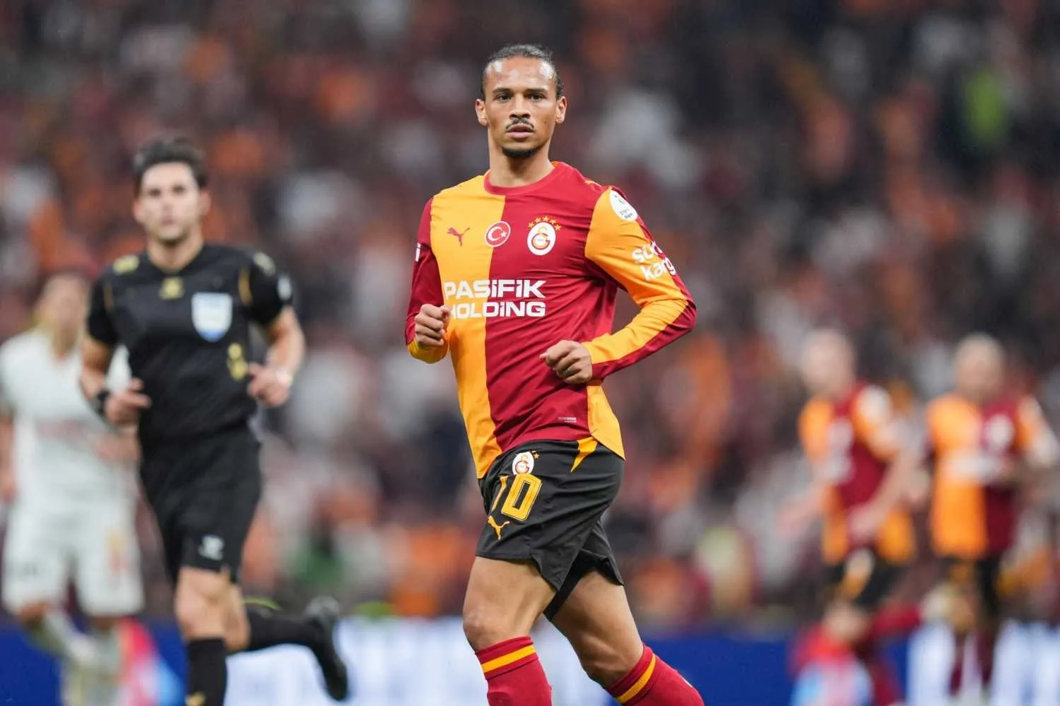 Galatasaray'da Sane'nin yerine Premier Lig'den yıldız arayışı
