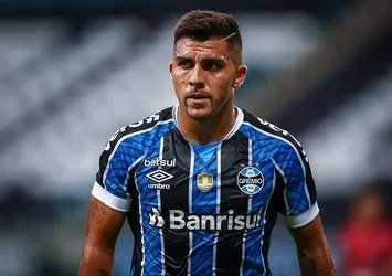 Orta sahaya Cesar Pinares hamlesi!