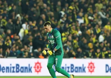 Fernando Muslera 14 kaleci gönderdi!