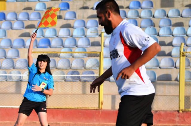 İtiraz için gitti, hakeme aşık oldu