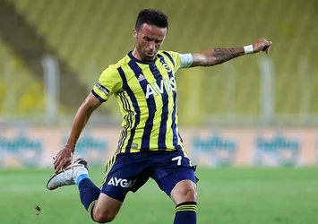Gökhan Gönül direğe takıldı