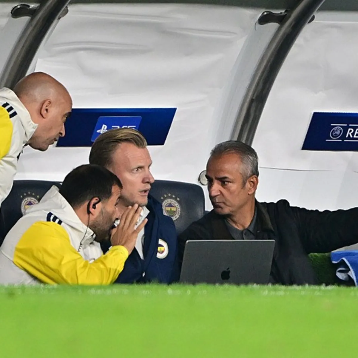 Fenerbahçe'de takımdan ilk o gidecek! Slavia Prag beraberliği sonrası...