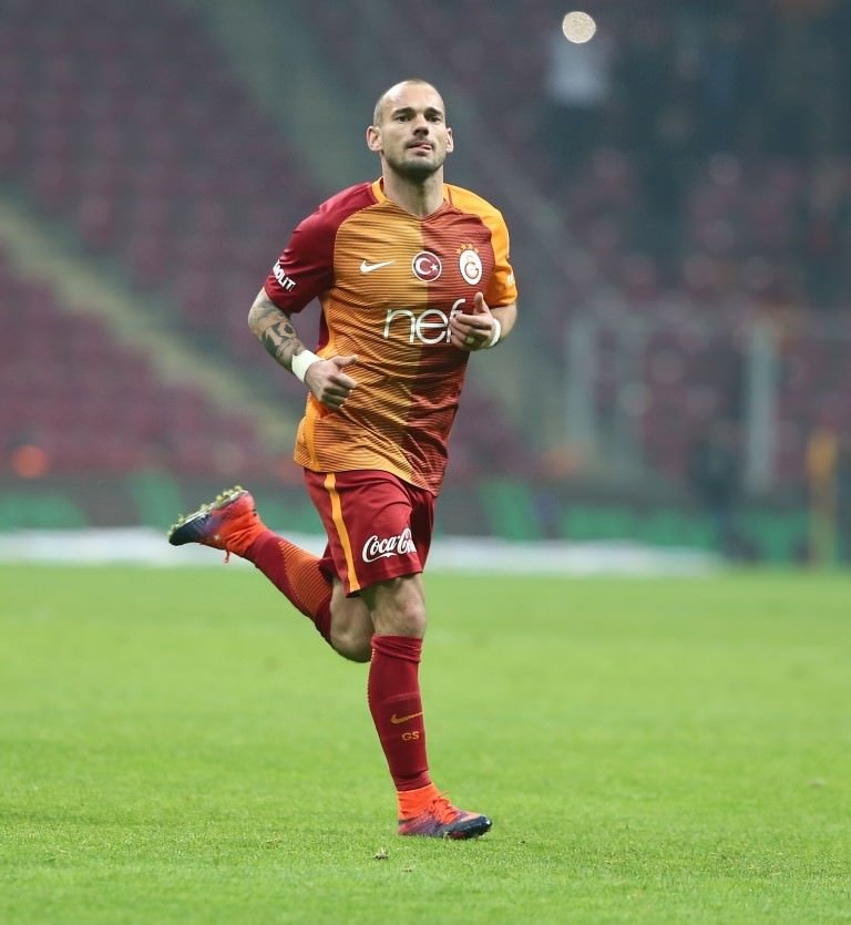 Sneijder transfer iddialarına cevap verdi