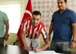 Antalyaspor Emre Güral'la anlaştı