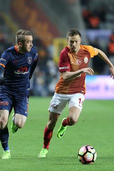 Galatasaray iki yıldızını gözden çıkarttı