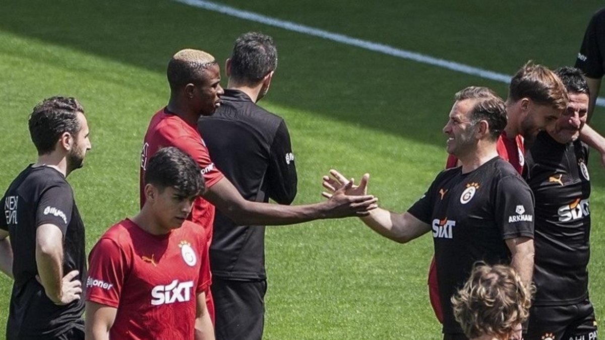 Okan Buruk açıkladı: Osimhen Liverpool maçında oynayacak mı? Okan Buruk açıkladı: Osimhen Liverpool maçında oynayacak mı?