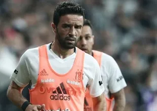 Gökhan Gönül yine forma giyemedi!