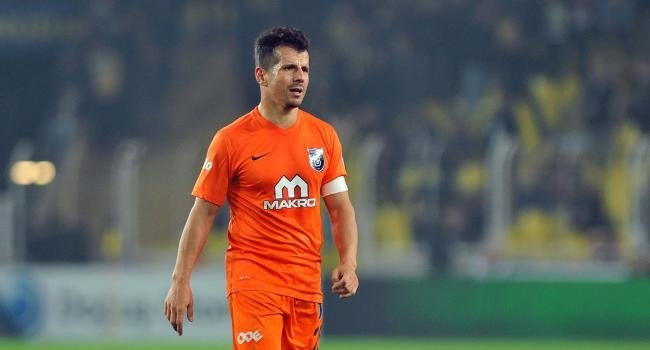 Erman Toroğlu’ndan Emre Belözoğlu’na şok sözler