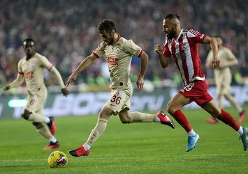 Saracchi sol kanatta uçtu