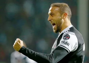Cenk Tosun, Ronaldo'yu solladı