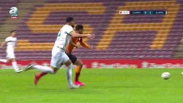 Erman Toroğlu değerlendirdi! Galatasaray Alanyaspor maçında Mostafa Mohamed'in faul beklediği pozisyon...