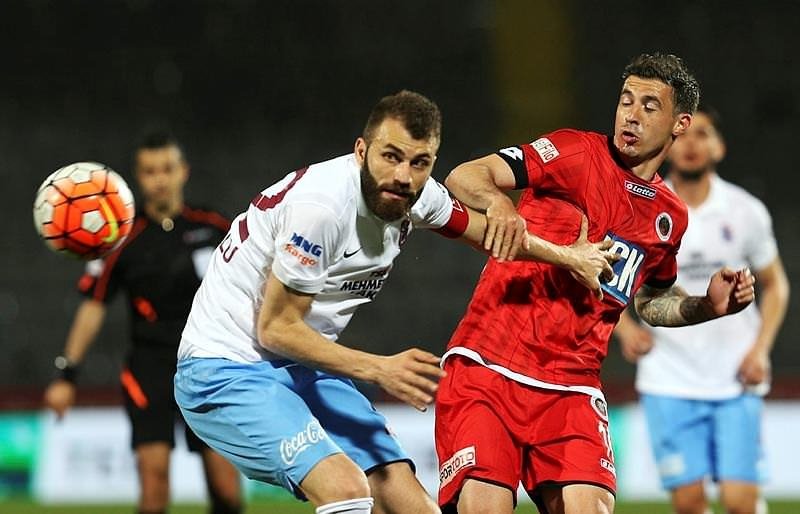 Ersun Yanal neşteri vurdu