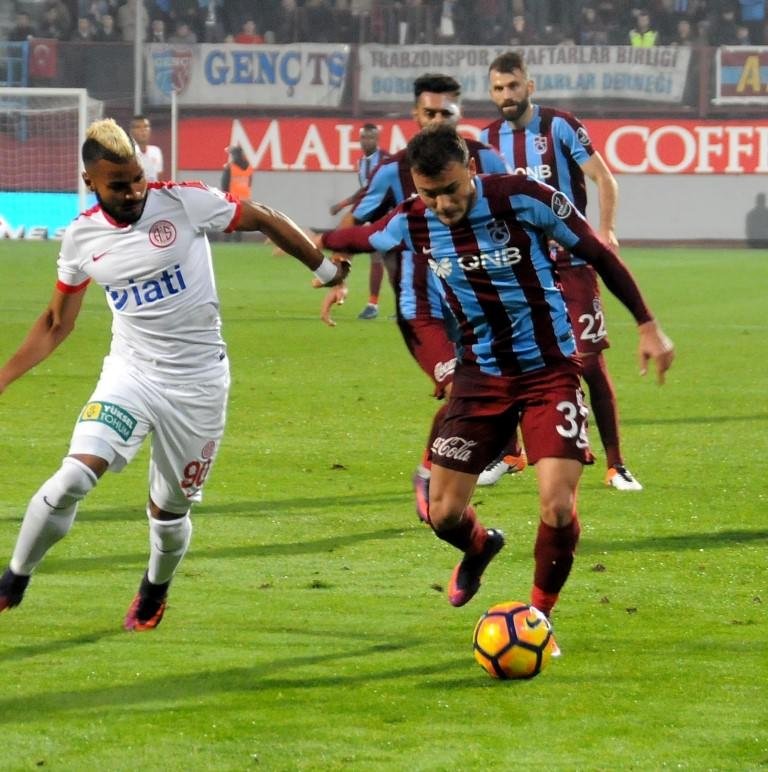 Trabzonspor-Antalyaspor karşılaşmasından kareler