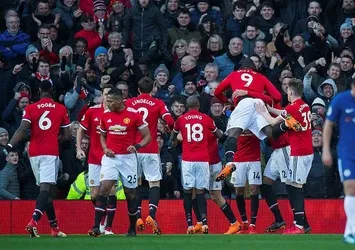 Manchester United, Chelsea'yi devirdi