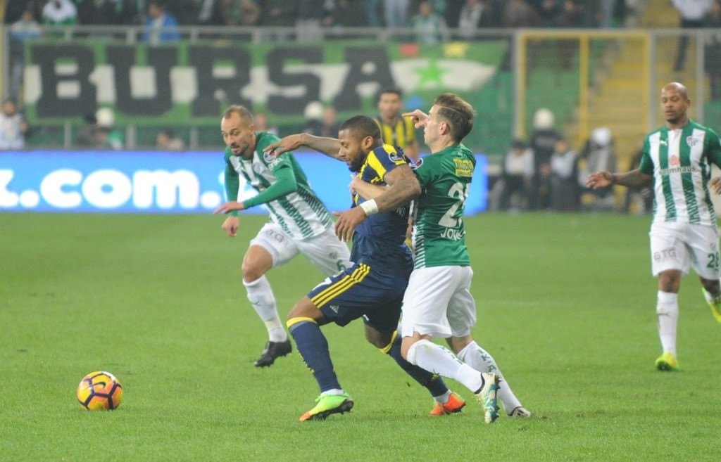 Bursaspor-Fenerbahçe karşılaşmasından kareler