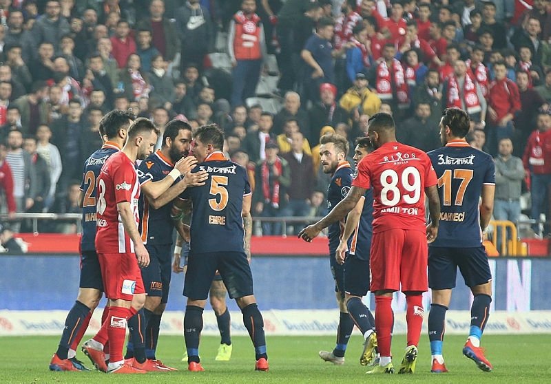 Ahmet Çakar: Allah cezanızı versin!