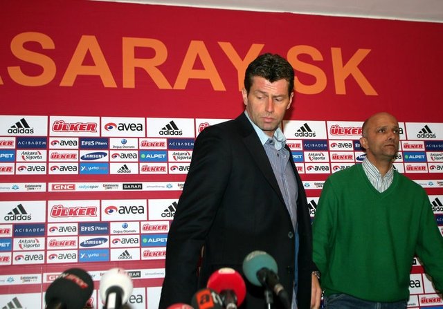 Hem lige hem de şampiyonluğa yabancılar