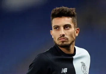 Kwadwo Asamoah'ı Alex Telles getirecek