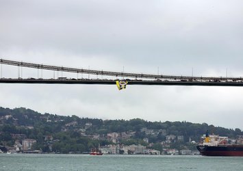 F.Bahçe Opet'in şampiyonluk bayrağı köprülere asıldı