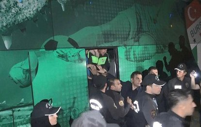Küme düşen Bursaspor’da futbolculara saldırı!