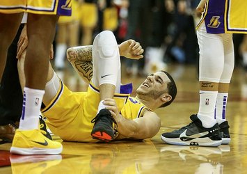 Lakers'ta Lonzo Ball en az bir ay yok