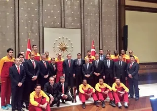 Galatasaraylı basketbolculardan Cumhurbaşkanı Erdoğan'a ziyaret
