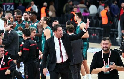 Ufuk Sarıca gönüllere taht kurdu