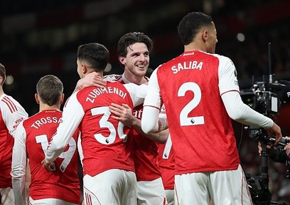 Arsenal liderliği kaptırmadı!