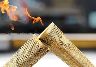 Olimpiyat meşalesini çalmaya kalkıştı!