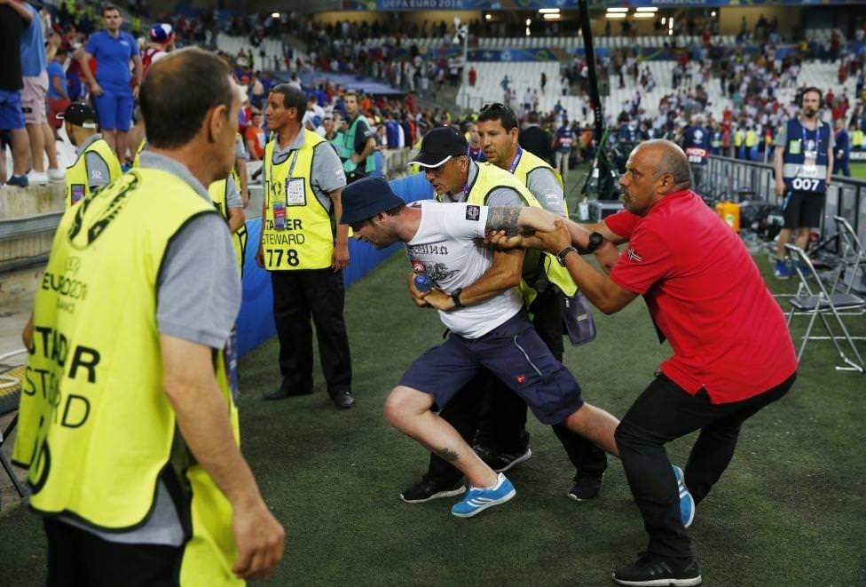 EURO 2016’ya leke düşüren holiganlar!
