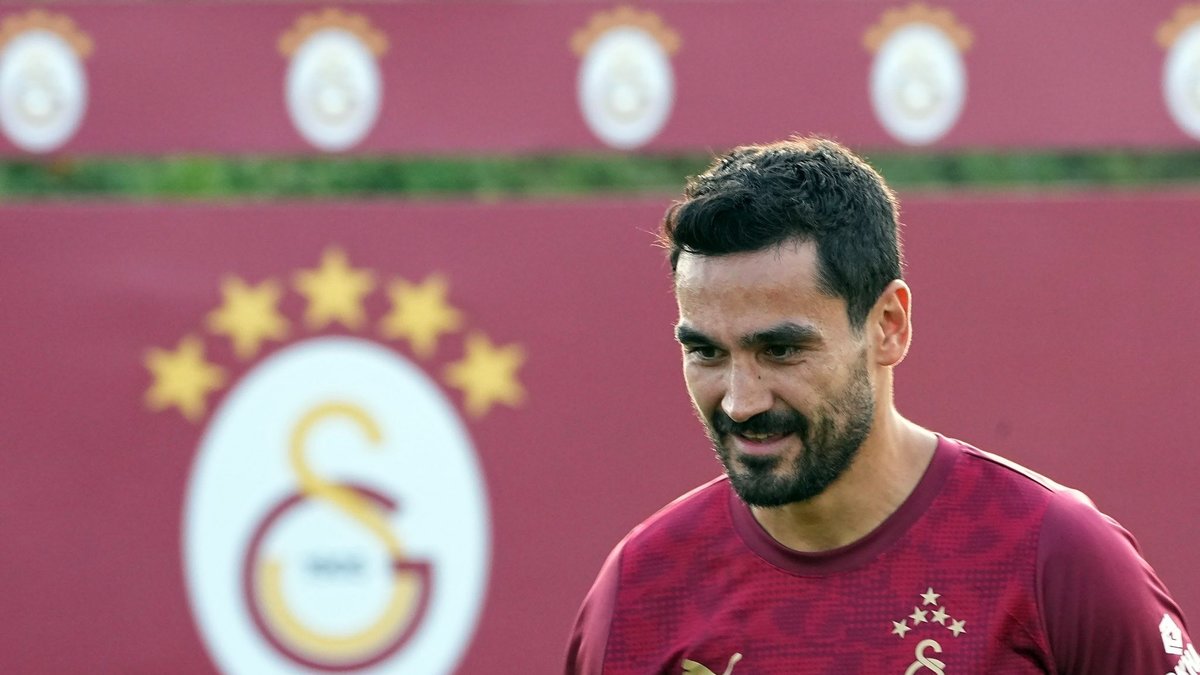 İlkay Gündoğan Galatasaray ile ilk antrenmanına çıktı İlkay Gündoğan Galatasaray ile ilk antrenmanına çıktı