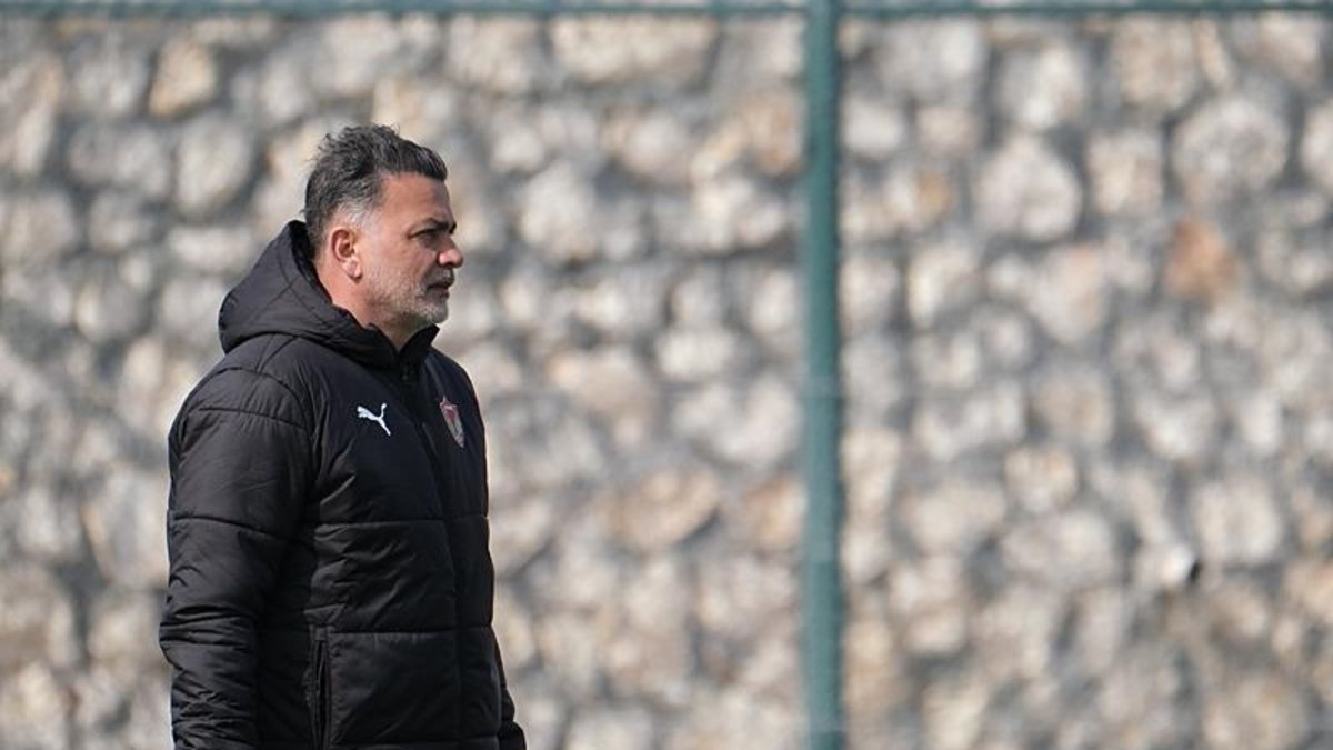 Atakaş Hatayspor Teknik Direktörü Murat Şahin: Pes etmeden mücadelemize devam edeceğiz Atakaş Hatayspor Teknik Direktörü Murat Şahin: Pes etmeden mücadelemize devam edeceğiz