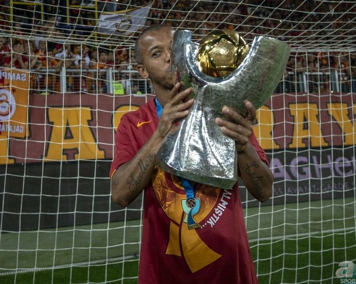 Fatih Terim neşteri vurdu! Tam 14 isim