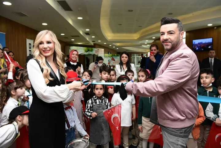Şarkıcı Burak Kut 23 Nisan etkinlikleri kapsamında Samsun'da sahne aldı - 1
