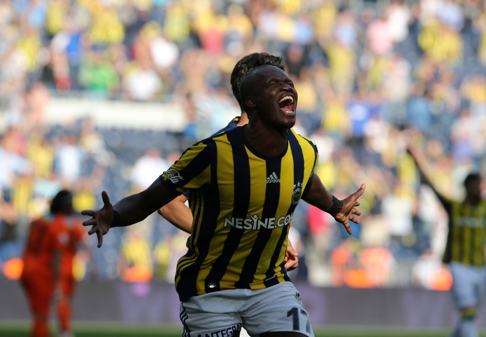 Fenerbahçe’nin transferlerini canlı yayında açıkladı