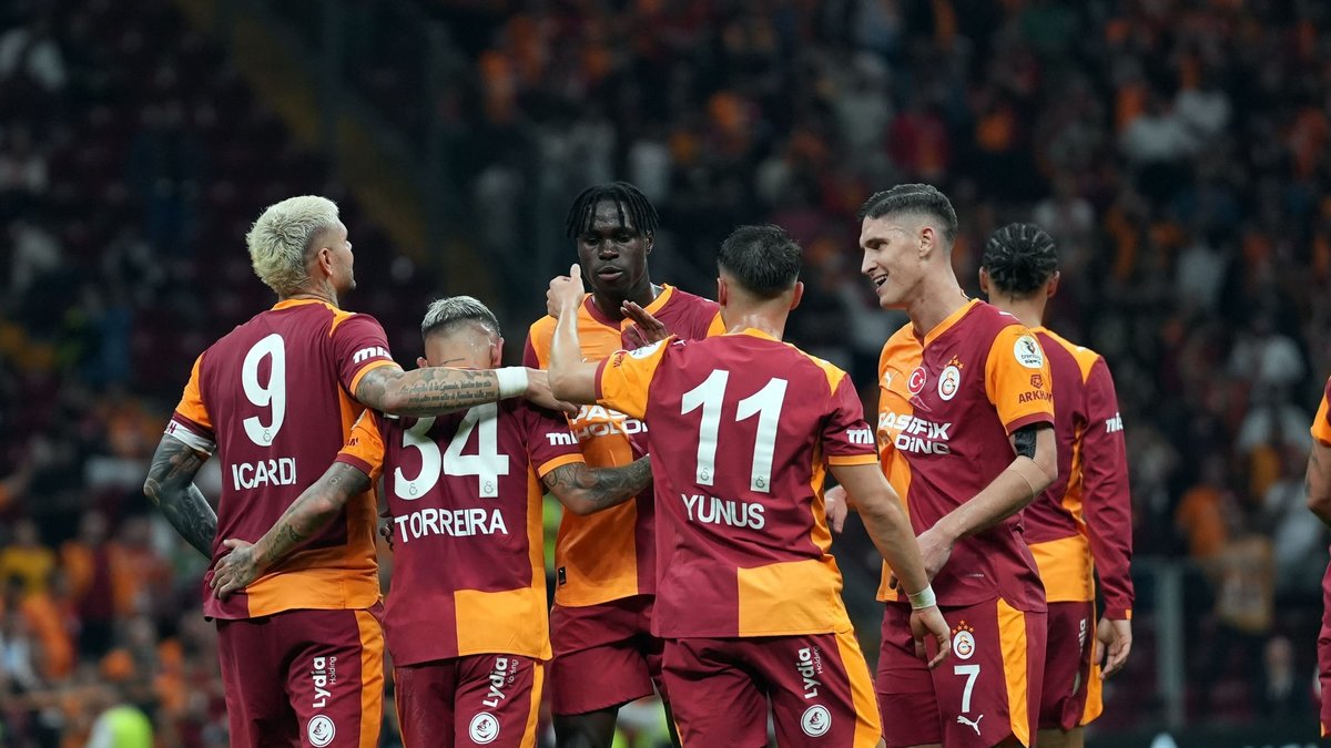 Galatasaray Avrupa'nın zirvesinde! Galatasaray Avrupa'nın zirvesinde!