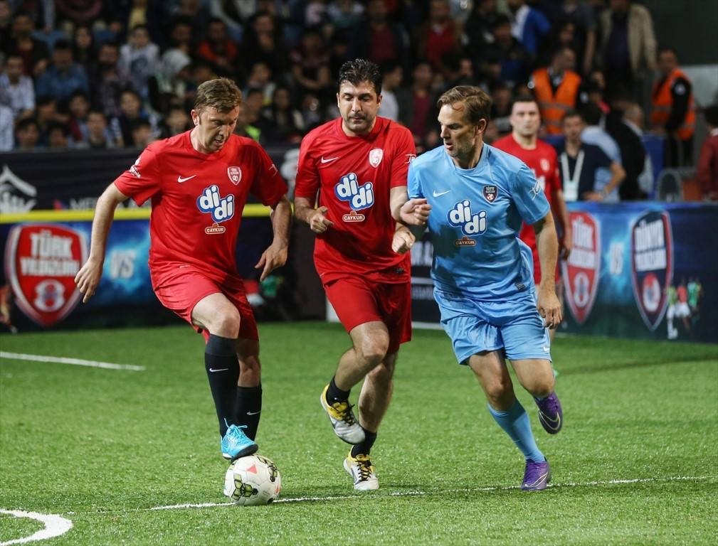 Futbolun yıldızları Darülaceze için oynadı