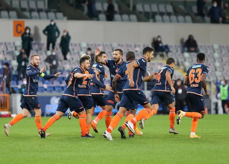 Başakşehir 'devam' dedi! Medipol Başakşehir Gençlerbirliği: 2-1 (MAÇ SONUCU - ÖZET) - 1