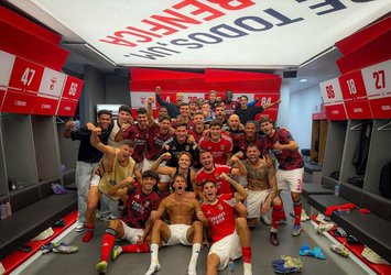 Benfica'nın zafer fotoğrafında Kerem detayı!