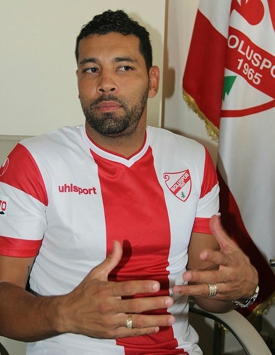Andre Santos ağlayarak veda etti