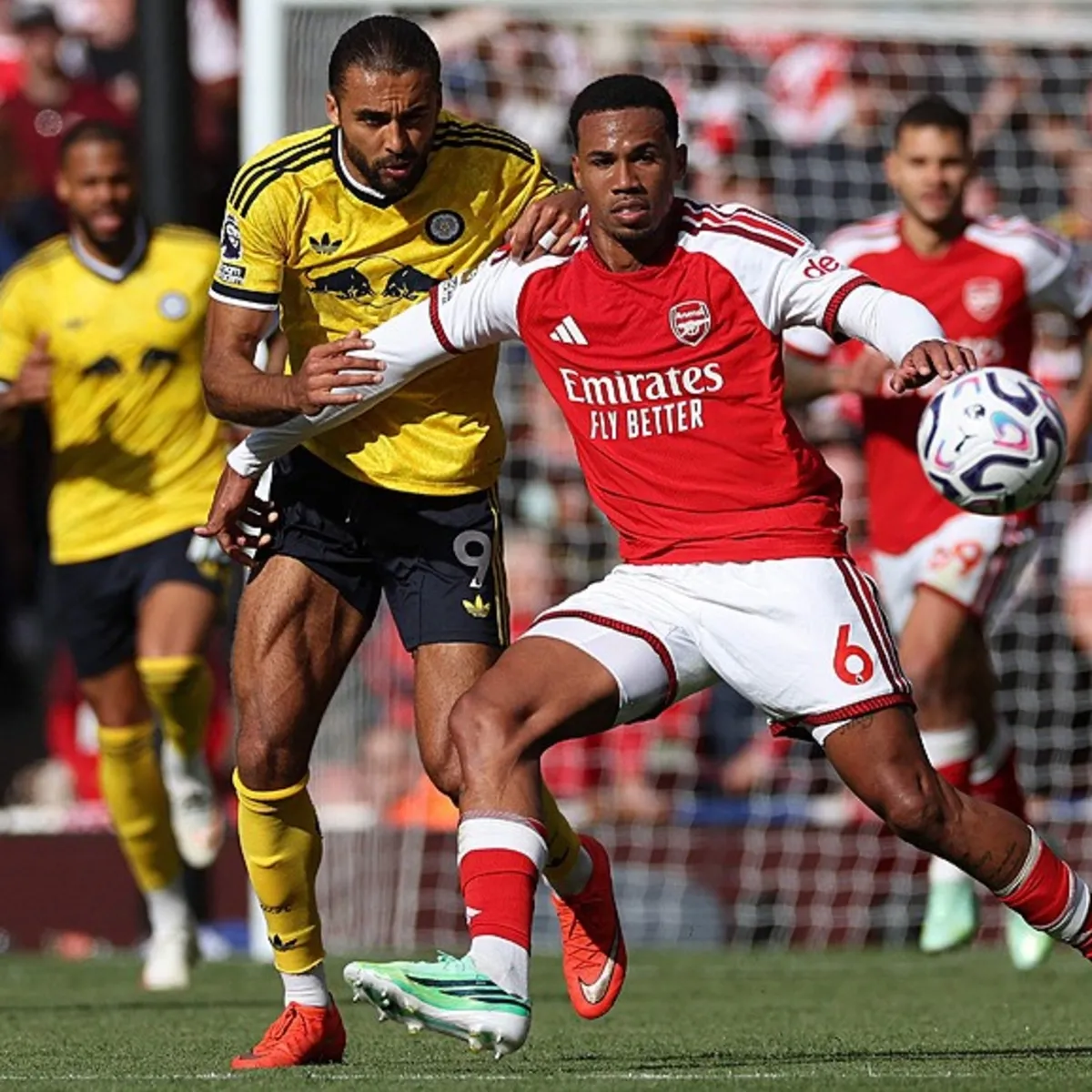 Arsenal evinde Leeds United engelini geçti!