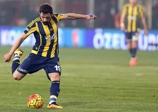 Şener Özbayraklı formayı kaptı