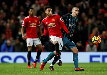 Manchester United zirveden uzaklaşıyor