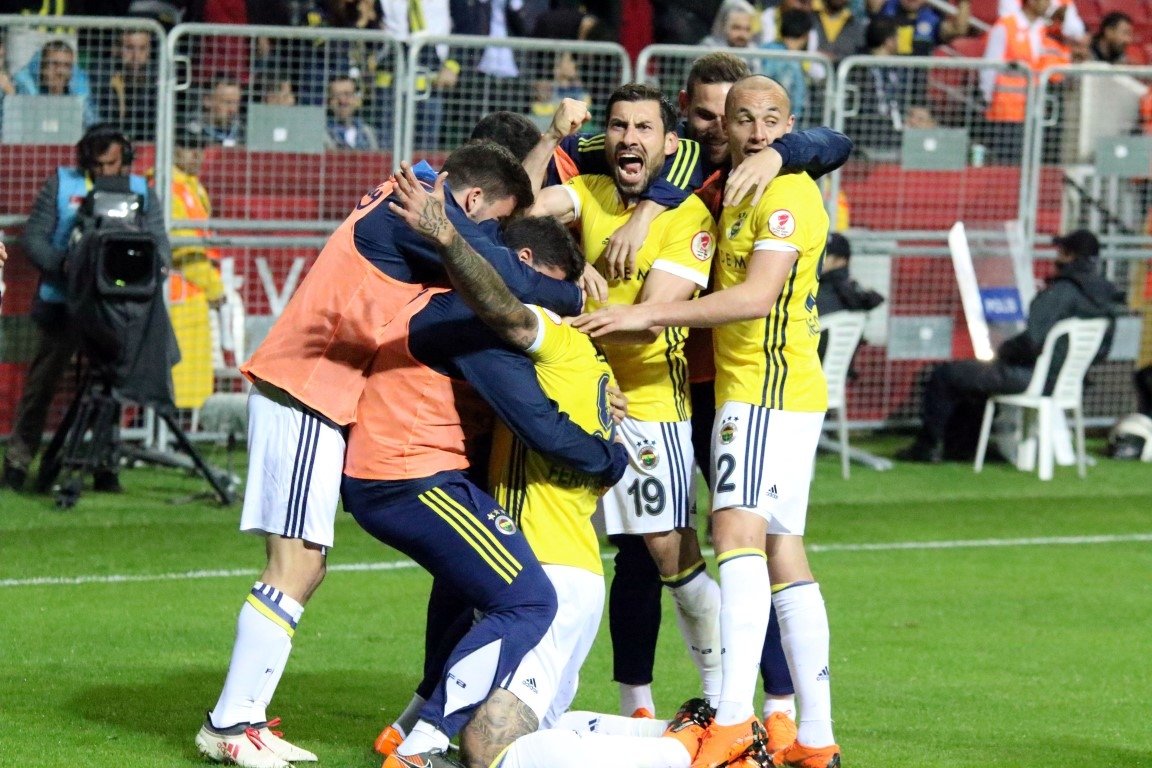 Fenerbahçe neden zirvede değil?