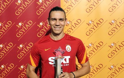 Son dakika spor haberleri: Galatasaray’da Taylan Antalyalı idman öncesi ödül aldı